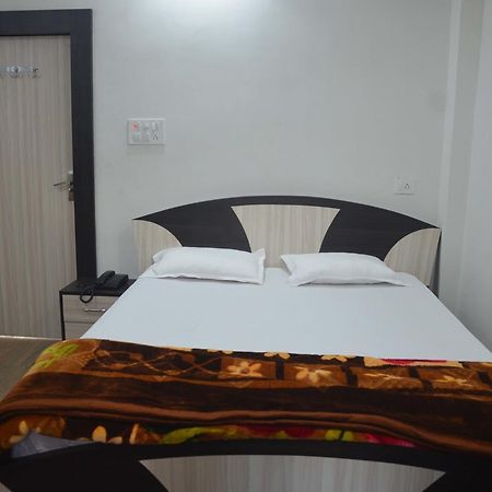 Hotel Pyara Palace Gaya Quarto foto
